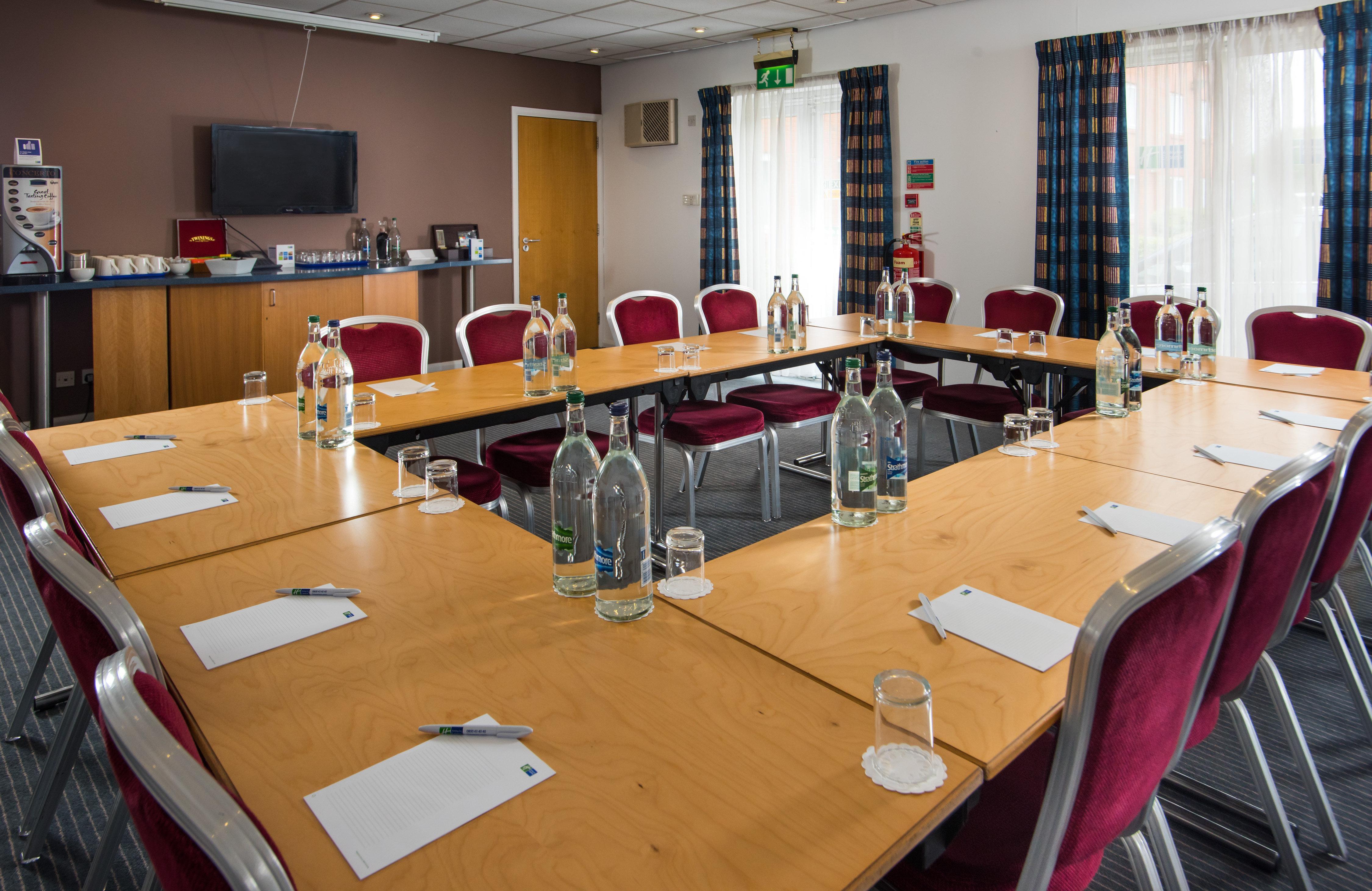 Holiday Inn Express Gloucester - South By Ihg Exterior photo