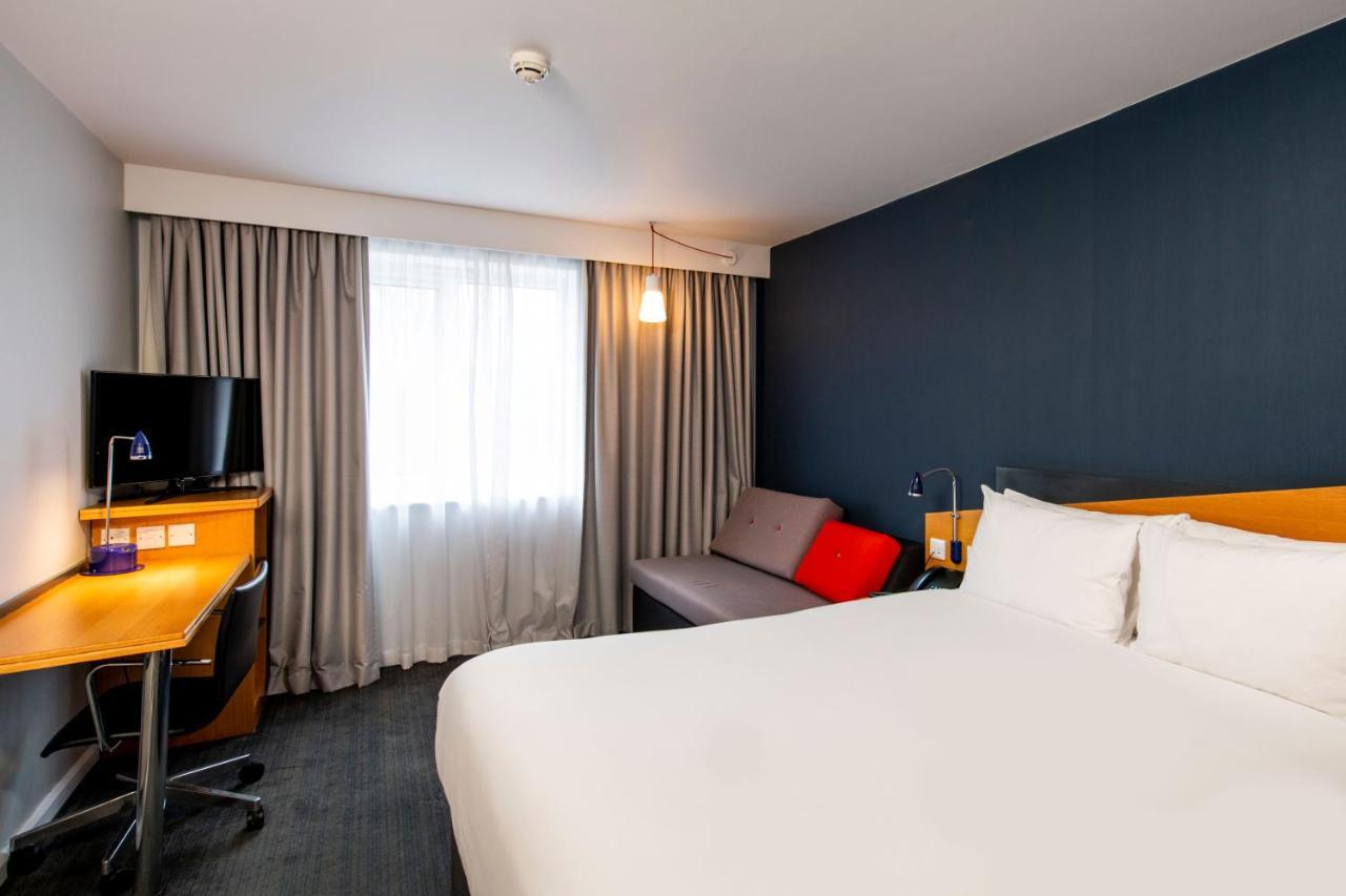 Holiday Inn Express Gloucester - South By Ihg Exterior photo