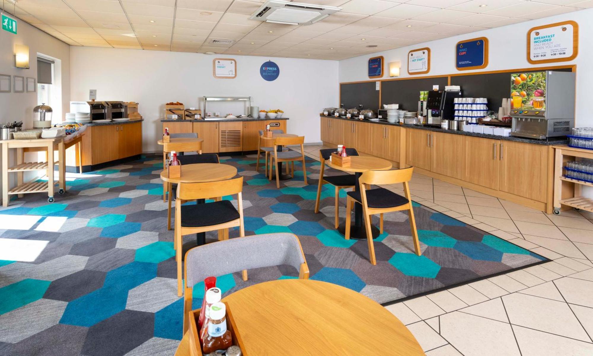 Holiday Inn Express Gloucester - South By Ihg Exterior photo