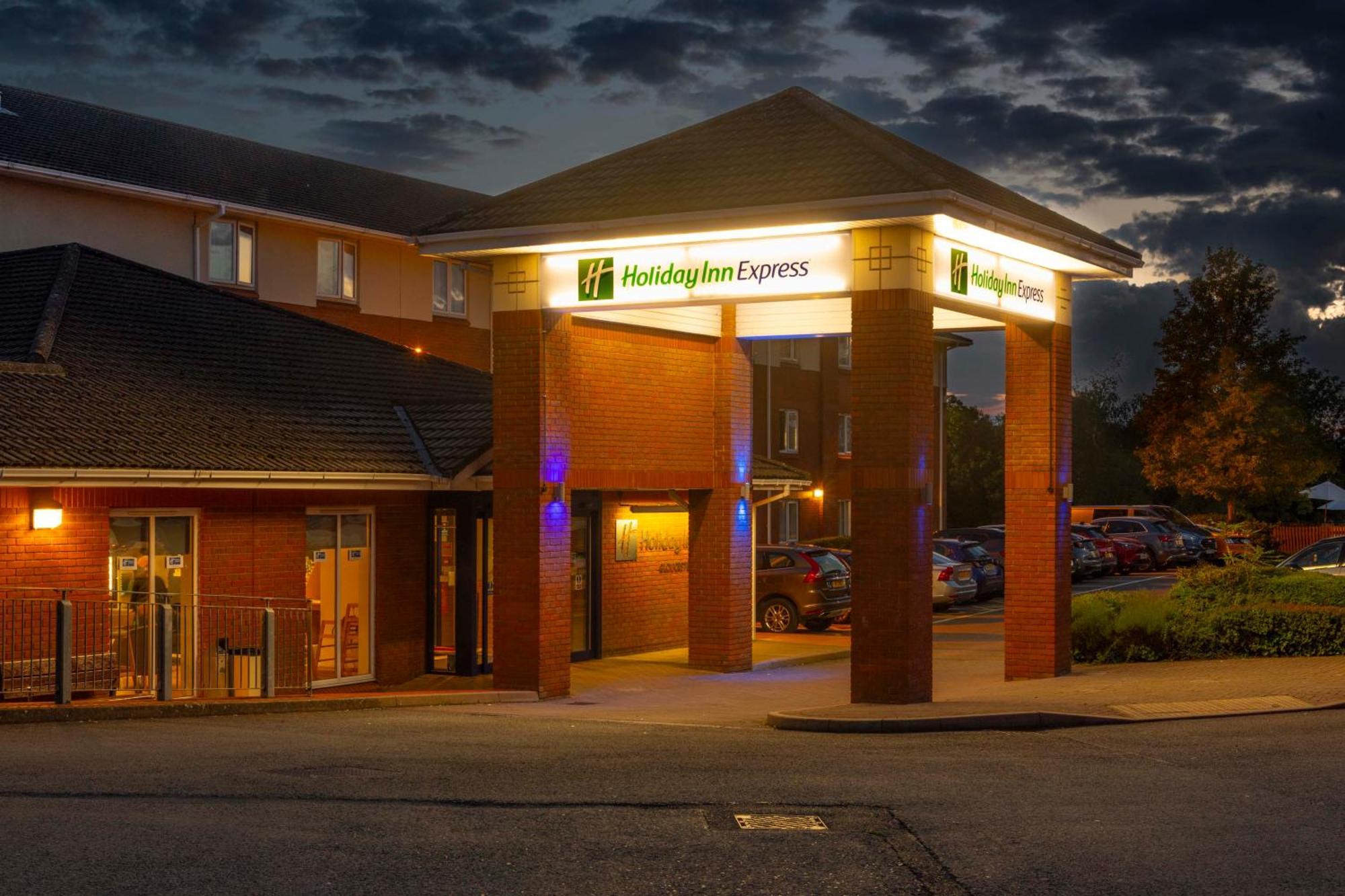 Holiday Inn Express Gloucester - South By Ihg Exterior photo