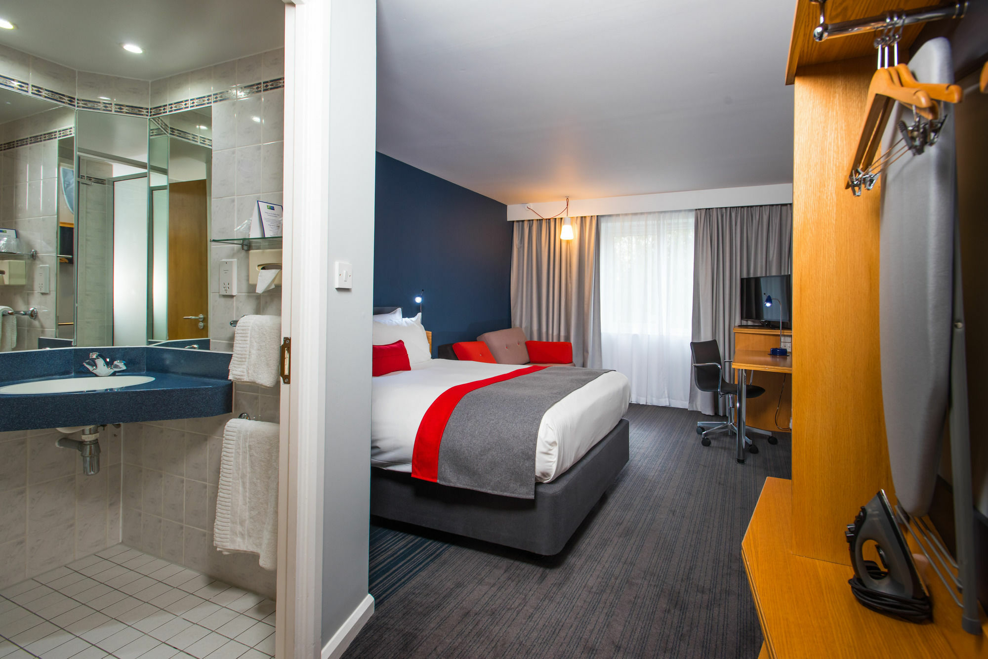Holiday Inn Express Gloucester - South By Ihg Exterior photo