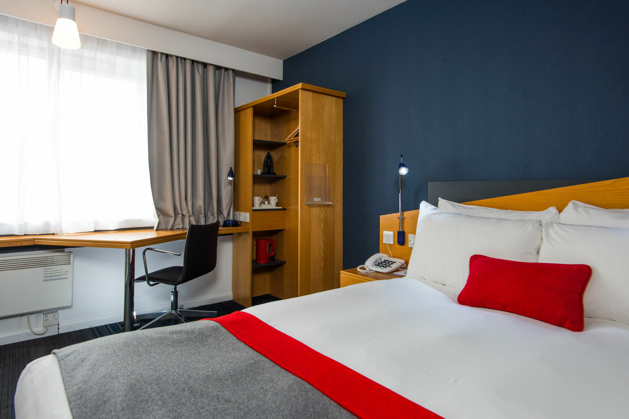 Holiday Inn Express Gloucester - South By Ihg Exterior photo