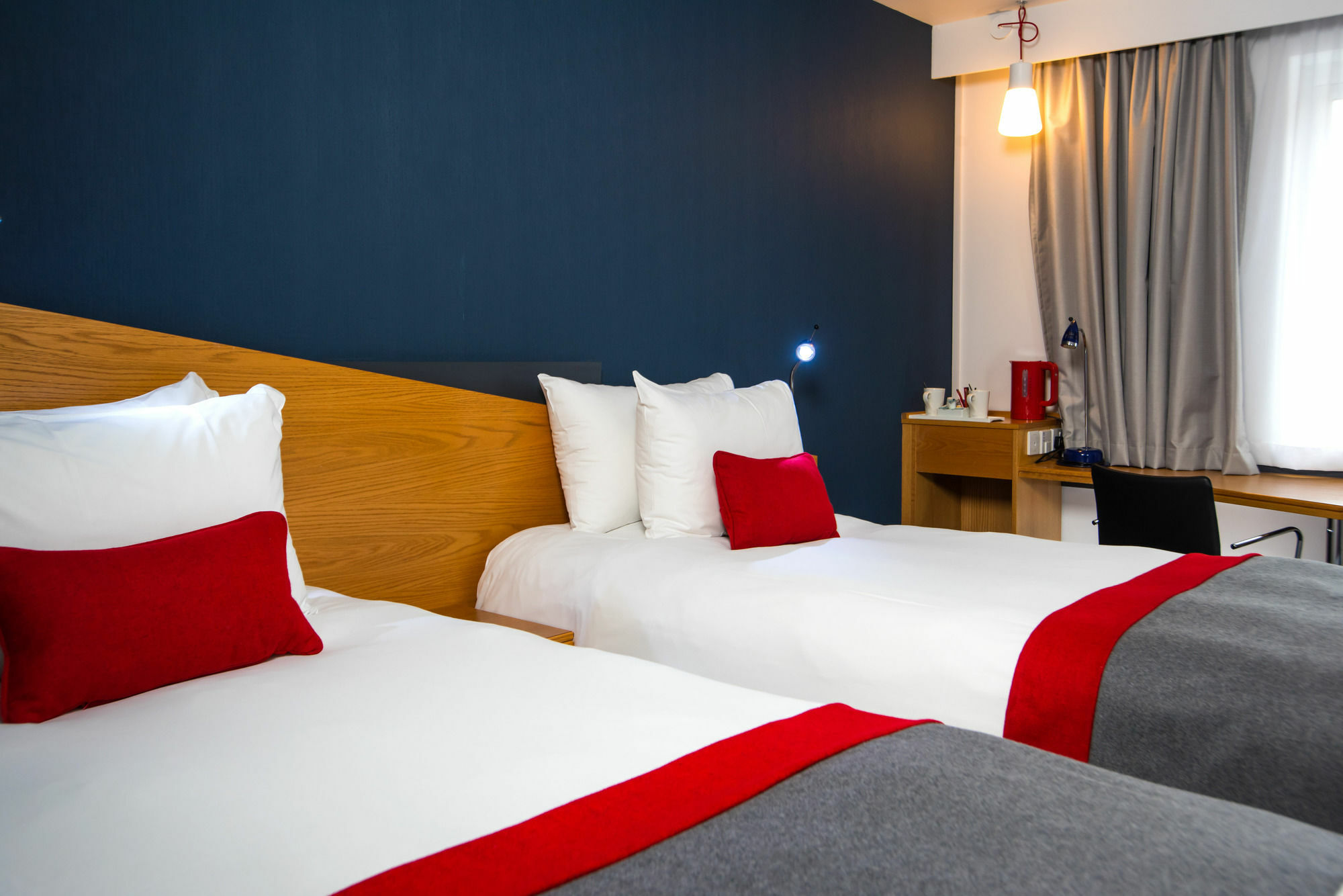 Holiday Inn Express Gloucester - South By Ihg Exterior photo